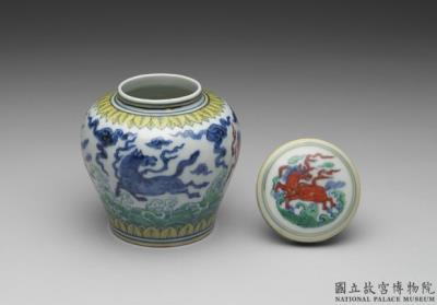 图片[4]-Lidded jar with heavenly steed design in doucai painted enamels, Ming dynasty, Chenghua reign (1465-1487)-China Archive